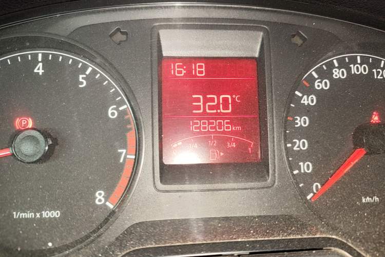 Used Volkswagen Jetta 2015 Zhuihui Edition 1.4L Manual Fashion Model Odometer Close Up