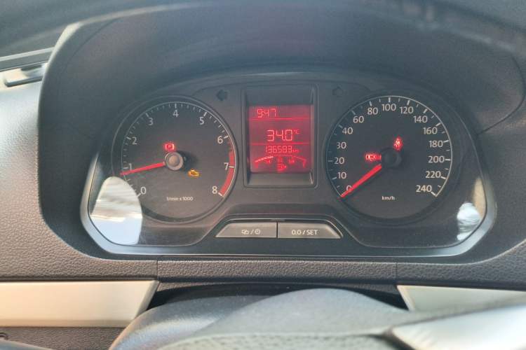 Used Volkswagen Jetta 2015 Value Edition 1.6L Manual Fashionable Style Odometer Close Up