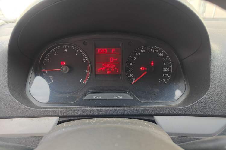 Used Volkswagen Jetta 2015 Value Edition 1.6L Automatic Comfort Version Odometer Close Up