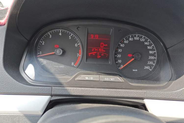 Used Volkswagen Jetta 2015 1.6L Manual Comfort Model Odometer Close Up