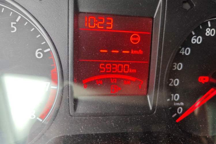 Used Volkswagen Jetta 2015 Zhuihui Edition 1.6L Manual Comfort Model Odometer Close Up