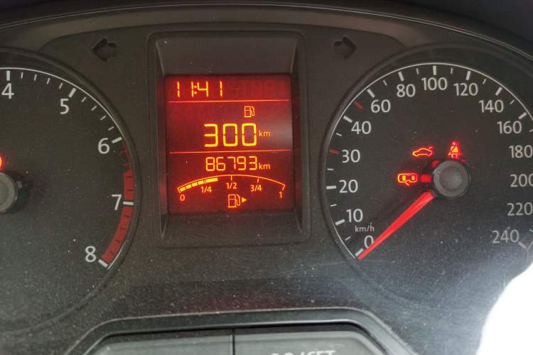 Used Volkswagen Jetta 2015 Zhuihui Edition 1.6L Manual Comfort Model Odometer Close Up