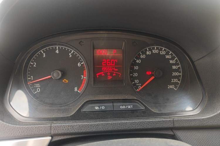 Used Volkswagen Jetta 2015 1.6L Automatic Fashion Model Odometer Close Up