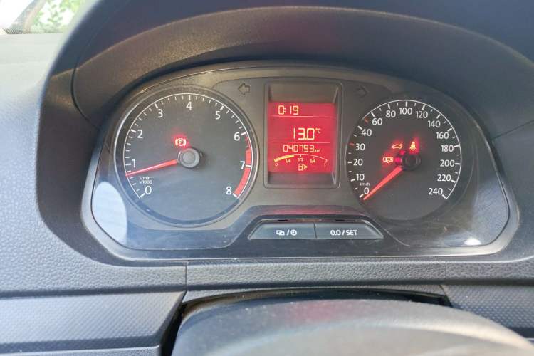 Used Volkswagen Jetta 2015 Value Edition 1.6L Manual Fashionable Style Odometer Close Up