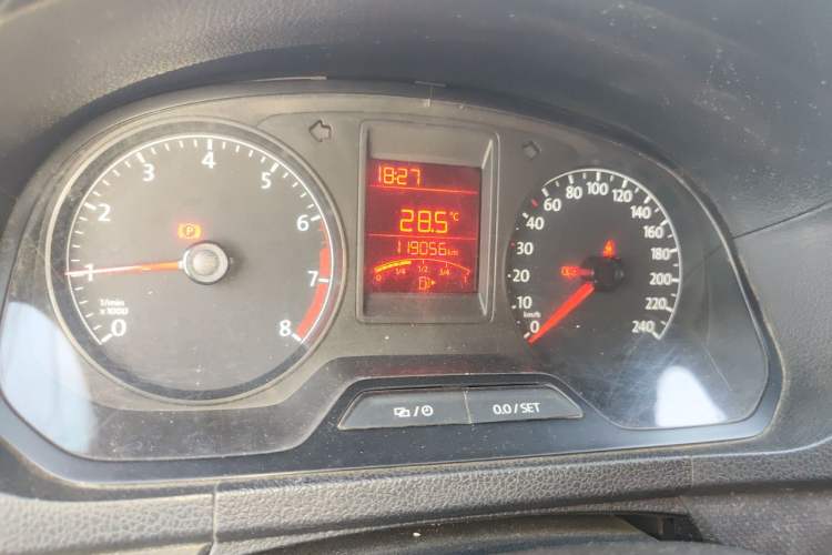 Used Volkswagen Jetta 2015 Value Edition 1.6L Manual Fashionable Style Odometer Close Up