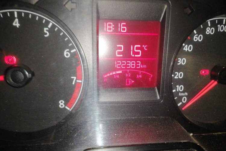 Used Volkswagen Jetta 2015 1.6L Manual Fashion Edition Odometer Close Up