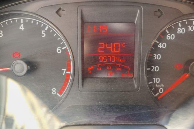 Used Volkswagen Jetta 2015 Value Edition 1.6L Manual Fashionable Style Odometer Close Up