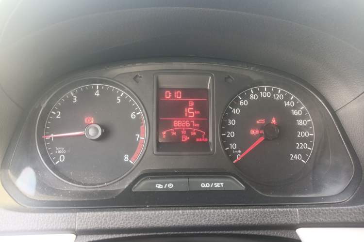 Used Volkswagen Jetta 2015 Zhihui Edition 1.4L Manual Comfort Model Odometer Close Up
