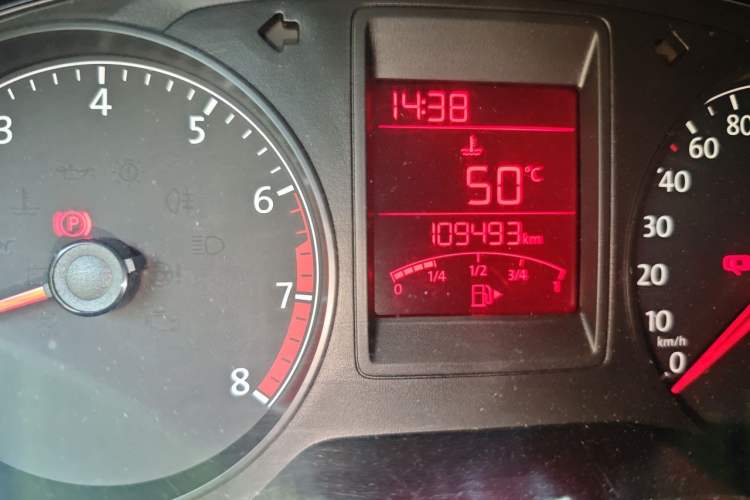Used Volkswagen Jetta 2015 Zhuihui Edition 1.6L Manual Comfort Model Odometer Close Up