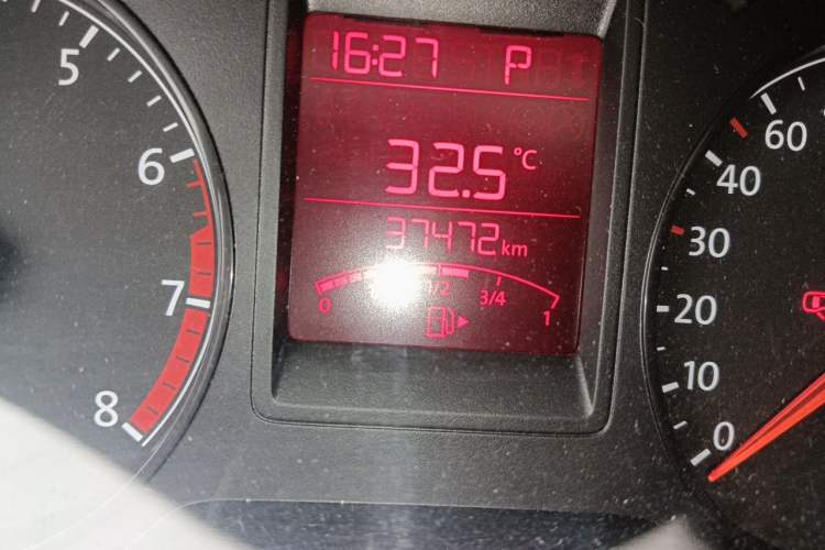 Used Volkswagen Jetta 2015 1.6L Automatic Fashion Model Odometer Close Up