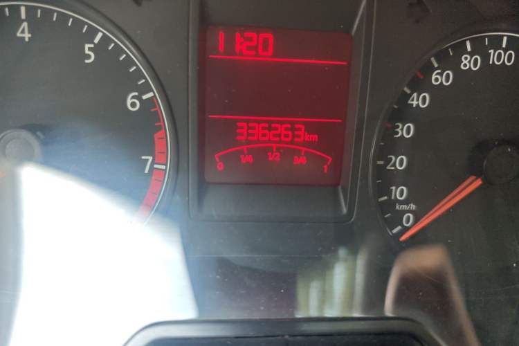 Used Volkswagen Jetta 2015 1.6L Automatic Fashion Model Odometer Close Up