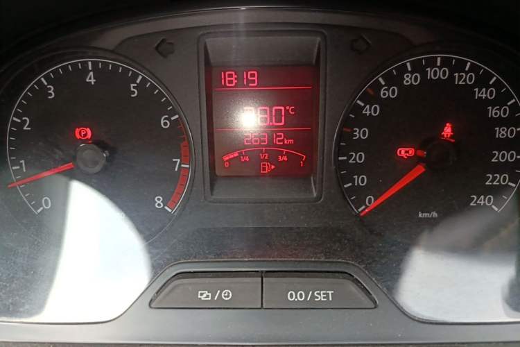 Used Volkswagen Jetta 2015 1.4L Manual Fashion Model Odometer Close Up