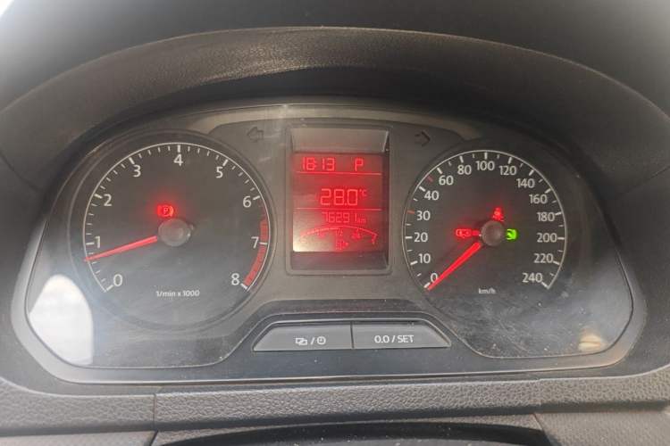 Used Volkswagen Jetta 2015 Value Edition 1.6L Automatic Fashion Version Odometer Close Up
