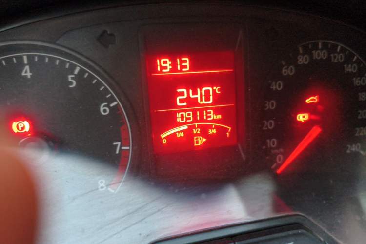 Used Volkswagen Jetta 2015 Zhuihui Edition 1.4L Manual Fashion Model Odometer Close Up
