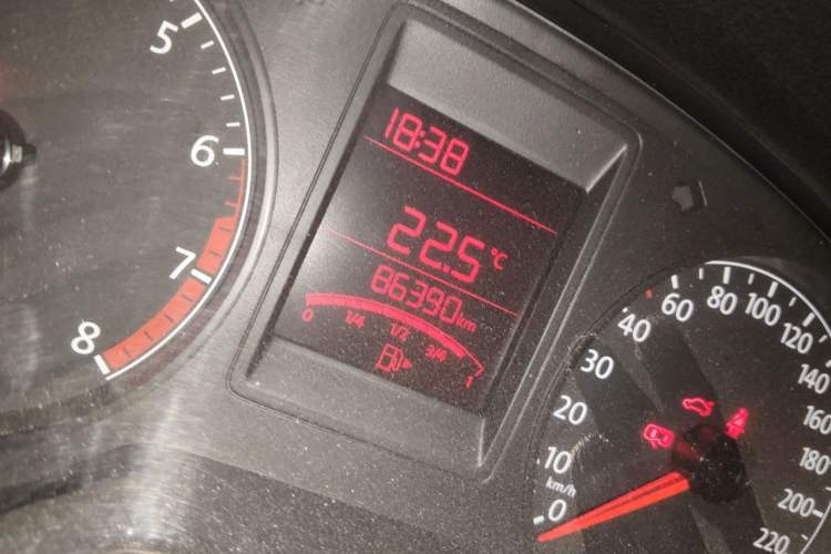 Used Volkswagen Jetta 2015 Zhuihui Edition 1.4L Manual Fashion Model Odometer Close Up