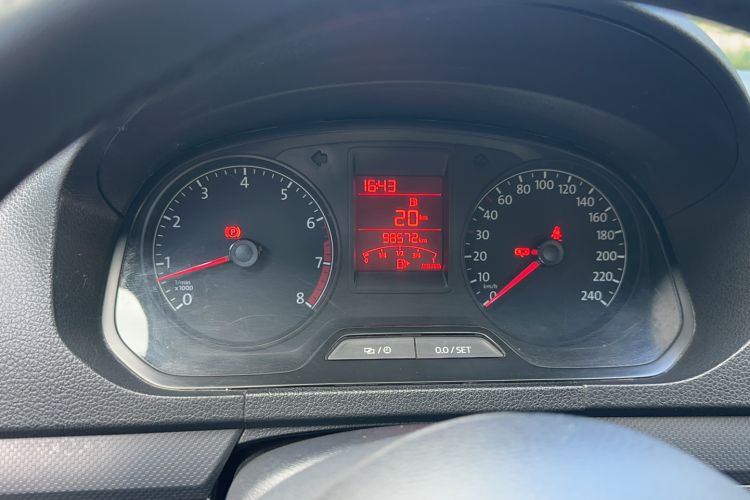 Used Volkswagen Jetta 2015 Value Edition 1.6L Manual Fashionable Style Odometer Close Up