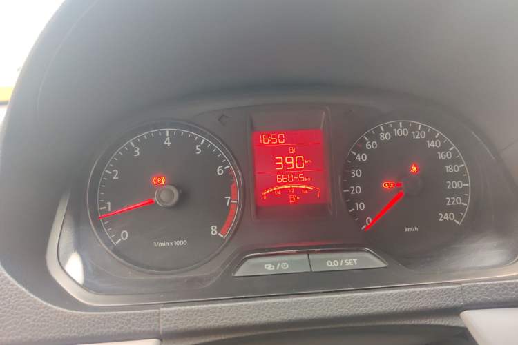 Used Volkswagen Jetta 2015 1.6L Manual Comfort Model Odometer Close Up
