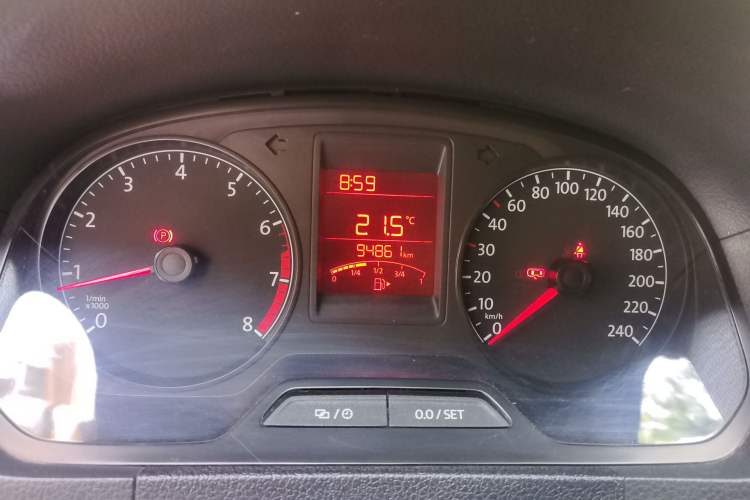 Used Volkswagen Jetta 2015 Zhuihui Edition 1.4L Manual Fashion Model Odometer Close Up