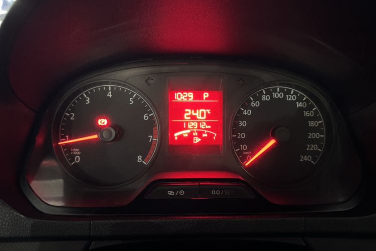 Used Volkswagen Jetta 2015 Value Edition 1.6L Automatic Fashion Version Odometer Close Up