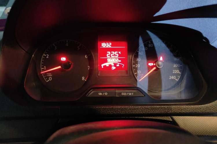 Used Volkswagen Jetta 2015 Value Edition 1.6L Manual Fashionable Style Odometer Close Up