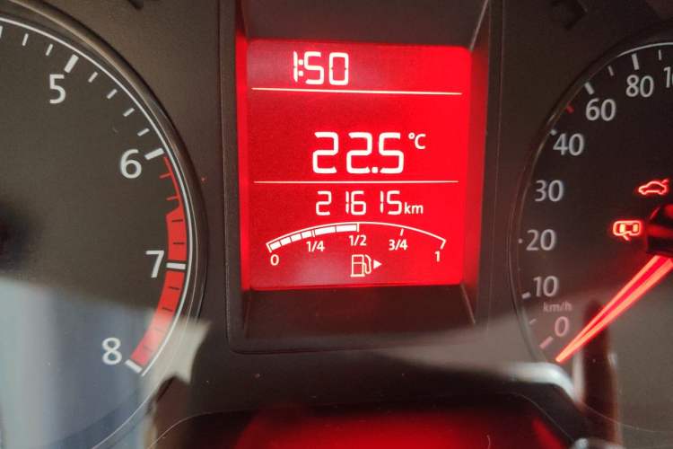 Used Volkswagen Jetta 2015 Zhuihui Edition 1.4L Manual Fashion Model Odometer Close Up
