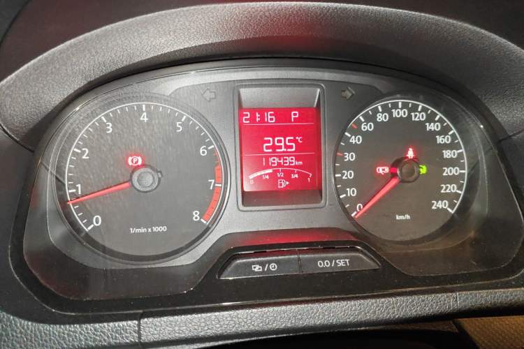 Used Volkswagen Jetta 2015 Value Edition 1.6L Automatic Fashion Version Odometer Close Up