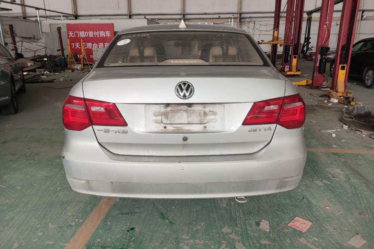 Used Volkswagen Jetta 2015 Zhuihui Edition 1.4L Manual Fashion Model Rear