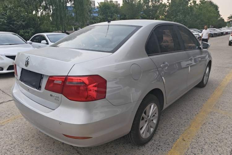 Used Volkswagen Jetta 2015 Zhuihui Edition 1.6L Manual Comfort Model Rear Right 45 Deg