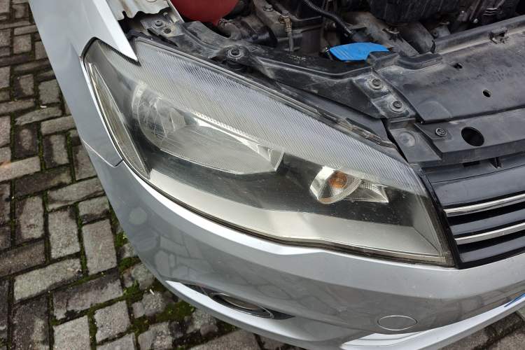 Used Volkswagen Jetta 2015 1.6L Manual Comfort Model Right Front Headlight