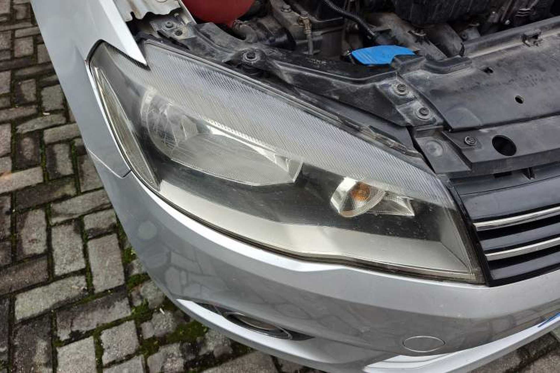 Used Volkswagen Jetta 2015 1.6L Manual Comfort Model Right Front Headlight