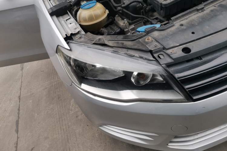 Used Volkswagen Jetta 2015 1.4L Manual Fashion Model Right Front Headlight