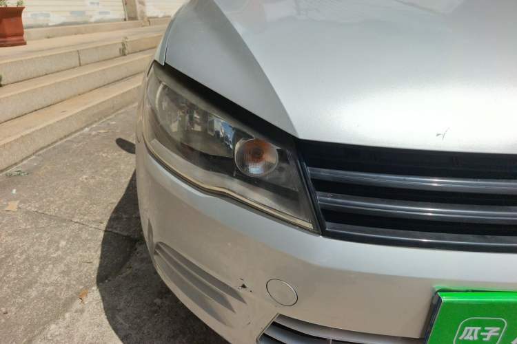 Used Volkswagen Jetta 2015 Value Edition 1.6L Manual Fashionable Style Right Front Headlight