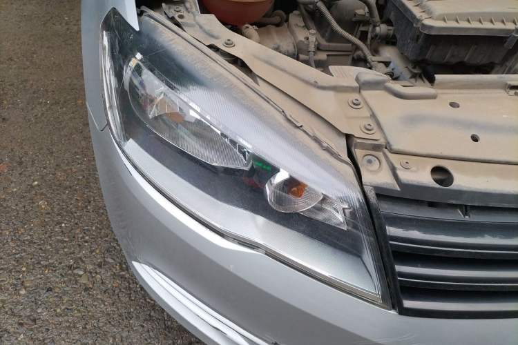 Used Volkswagen Jetta 2015 Value Edition 1.6L Manual Fashionable Style Right Front Headlight