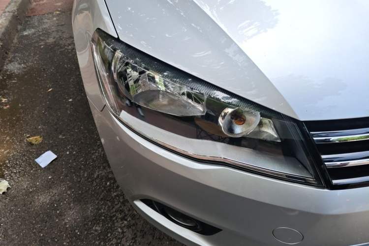 Used Volkswagen Jetta 2015 Value Edition 1.6L Automatic Comfort Version Right Front Headlight
