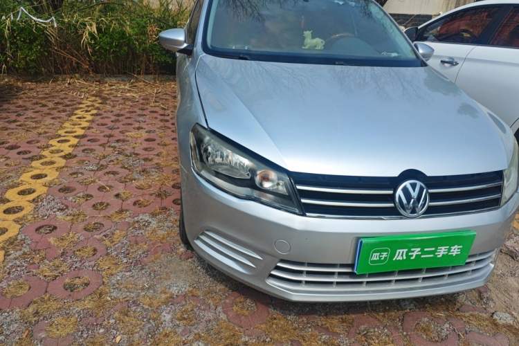 Used Volkswagen Jetta 2015 1.6L Automatic Fashion Model Right Front Headlight