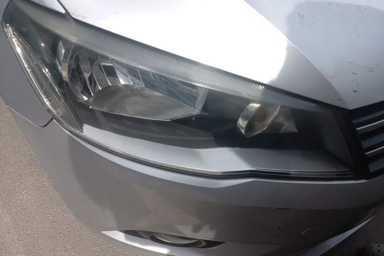 Used Volkswagen Jetta 2015 1.6L Manual Comfort Model Right Front Headlight