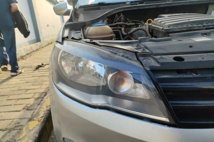 Used Volkswagen Jetta 2015 Value Edition 1.6L Manual Fashionable Style Right Front Headlight