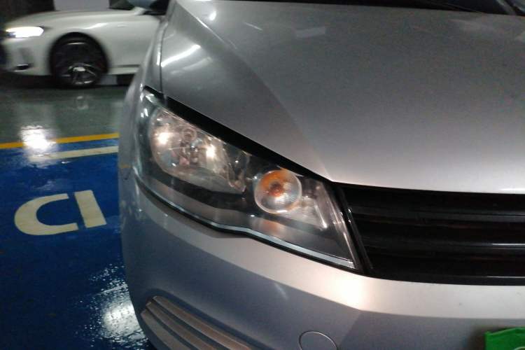 Used Volkswagen Jetta 2015 1.6L Manual Fashion Edition Right Front Headlight