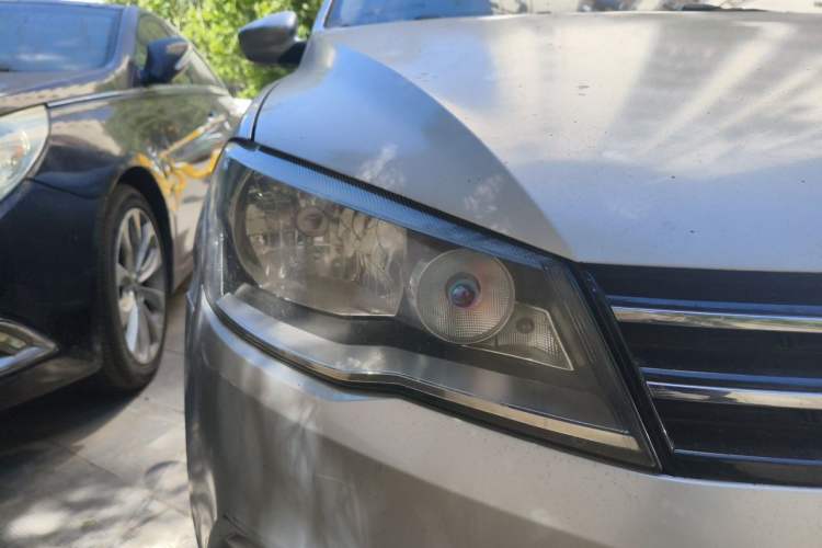 Used Volkswagen Jetta 2015 Value Edition 1.6L Manual Fashionable Style Right Front Headlight