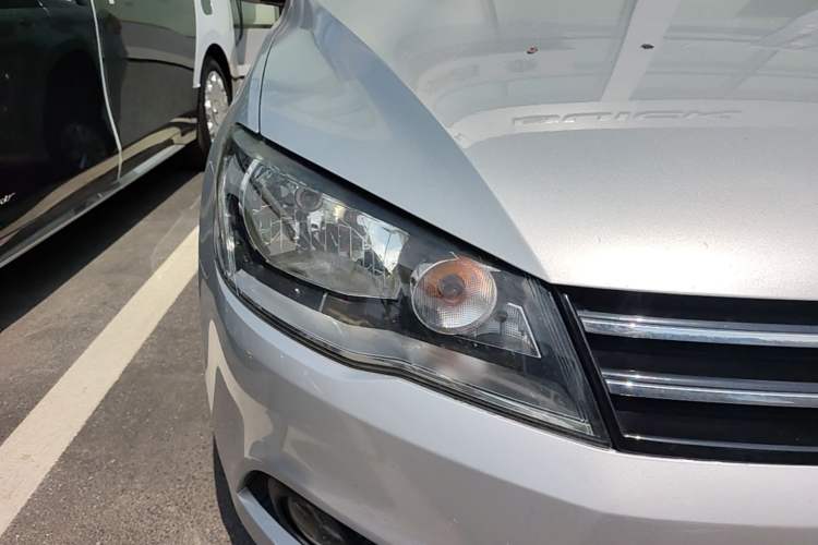 Used Volkswagen Jetta 2015 Zhuihui Edition 1.6L Manual Comfort Model Right Front Headlight