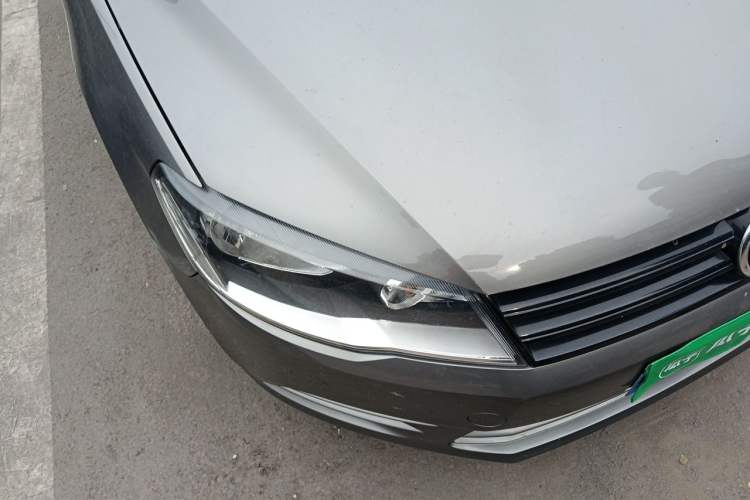 Used Volkswagen Jetta 2015 1.6L Automatic Fashion Model Right Front Headlight