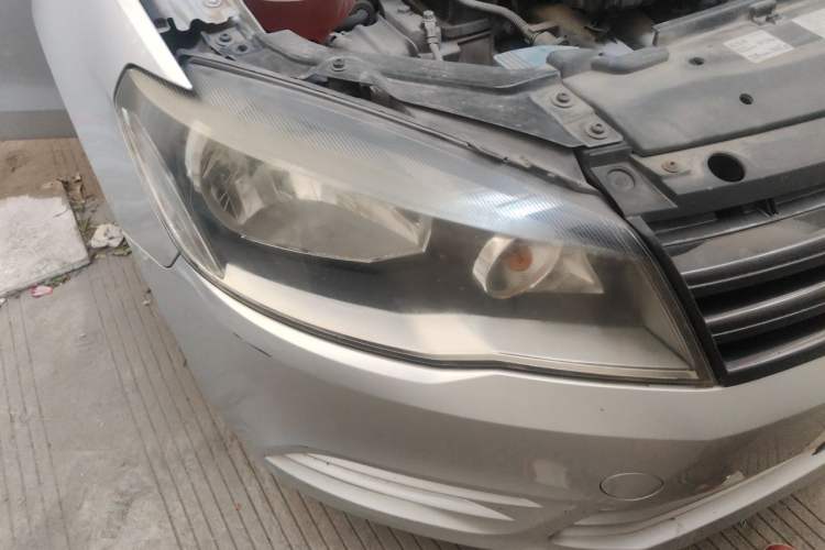Used Volkswagen Jetta 2015 Value Edition 1.6L Manual Fashionable Style Right Front Headlight