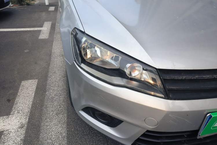 Used Volkswagen Jetta 2015 Zhuihui Edition 1.6L Manual Comfort Model Right Front Headlight