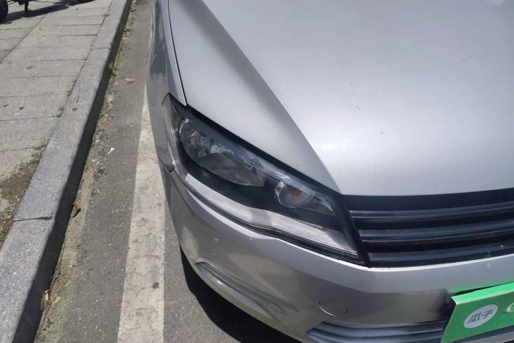 Used Volkswagen Jetta 2015 1.6L Manual Fashion Edition Right Front Headlight