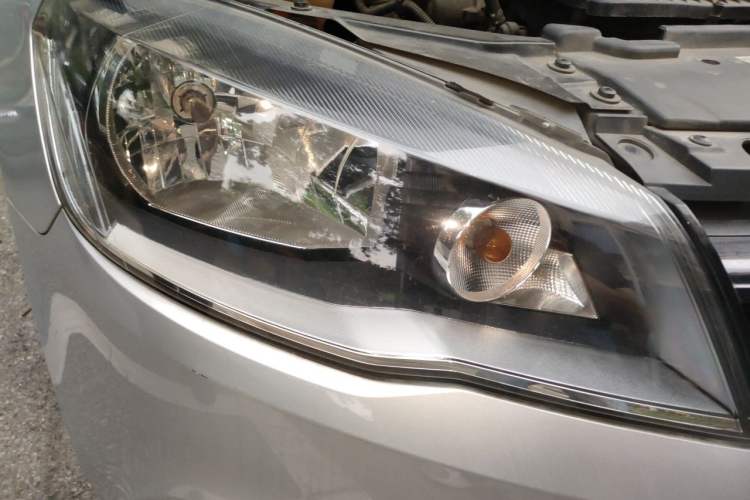 Used Volkswagen Jetta 2015 Value Edition 1.6L Manual Fashionable Style Right Front Headlight