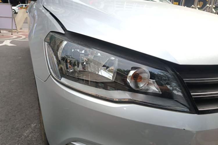 Used Volkswagen Jetta 2015 1.4L Manual Fashion Model Right Front Headlight