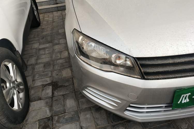 Used Volkswagen Jetta 2015 Value Edition 1.6L Manual Fashionable Style Right Front Headlight