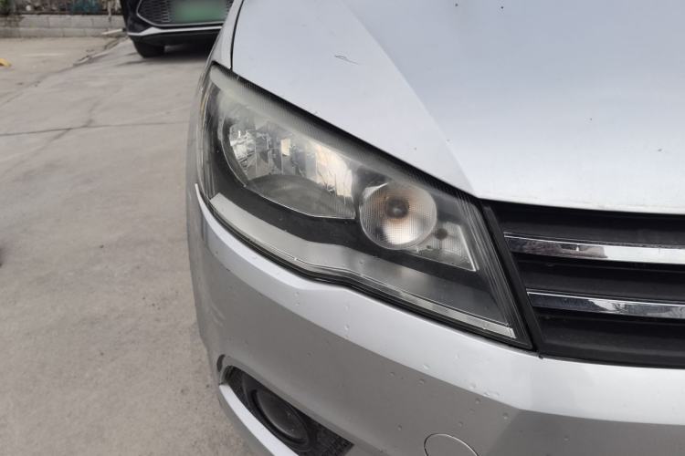 Used Volkswagen Jetta 2015 Zhuihui Edition 1.6L Manual Comfort Model Right Front Headlight