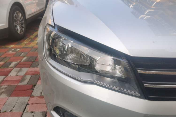 Used Volkswagen Jetta 2015 1.4L Manual Comfort Model Right Front Headlight