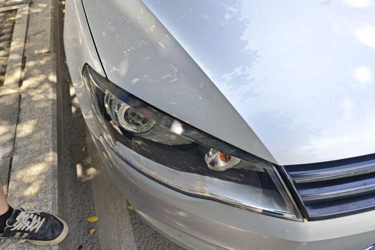 Used Volkswagen Jetta 2015 Value Edition 1.6L Manual Fashionable Style Right Front Headlight